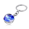 Vue macro du porte-clés boule de verre licorne montrant le design mystique détaillé de Pégase - Pégase Nuit Étoilée (JY004210-1)