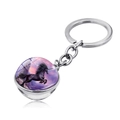 Vue détaillée du pendentif boule de verre licorne sur un porte-clés en métal argenté - Licorne Noire Montagne au Crépuscule (JY004210-4)