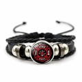 Detalle de la pulsera de cuero multicapa con logotipo de bomberos y cabujón de cristal - Estilo Clásico Rojo del Departamento de Bomberos (JY005118-4)