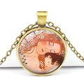 Gros plan du pendentif en bronze vintage avec l'art de Klimt Mère et Enfant sous verre - Style Mère et Enfant de Klimt (JY005163-10)
