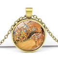 Gros plan détaillé d'un pendentif en bronze vintage avec l'art de Gustav Klimt et chaîne - Style Adele Bloch-Bauer de Klimt (JY005163-13)