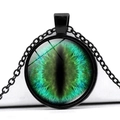 Collier avec pendentif œil de dragon en verre vert sur une chaîne en métal noir - Style Œil de Dragon Vert (JY005360-5)