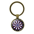 Porte-clés cible de fléchettes rétro avec dôme en verre sur fond blanc - Bronze