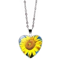 Dettaglio del ciondolo a cuore argentato con immagine di girasole e cielo azzurro - Stile Girasole 9(JY005490-9)