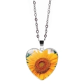 Dettaglio della collana con ciondolo a cuore e girasole con finitura argento lucido - Stile Girasole 17(JY005490-17)