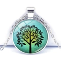 Detailaufnahme des Lebensbaum-Anhängers mit Silberrahmen und Glas-Cabochon-Verlauf - Cyan Blau Baum (JY005355-9)
