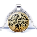 Silberne Lebensbaum Kette mit herzförmigen Blättern auf vintage gelbem Hintergrund - Vintage Herz Baum (JY005355-11)