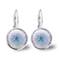 Dettaglio degli orecchini monachella con motivo a dente di leone in vetro e argento - Dente di Leone Blu Viola Sognante (JY005428-4)