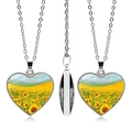 Detailansicht der herzförmigen Sonnenblumen-Halsketten mit silbernen Ketten und Anhänger - Sonnenblumenfeld-Stil (JY005549-4)