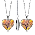 Tre angolazioni della collana con ciondolo a cuore a doppia faccia e motivo albero della vita - Sfumatura Giallo Arancio Viola Albero della Vita (JY005559-8)