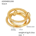 Detail eines Edelstahl-Dreifachrings in Größe 7 mit Zirkonia und Quasten-Anhänger - Drei Ineinandergreifende Ringe Typ A (A395) / Gold / US 7