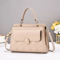 Elegante beige gewatteerde handtas met gouden hardware en ruim interieur met lagen - Khaki
