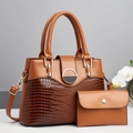 Set borsa a mano in finta pelle marrone con motivo a coccodrillo e dettagli dorati - Giallo Terra