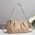 Elegante borsa a nuvola beige pieghettata con tracolla a catena argento e nappe - Cachi