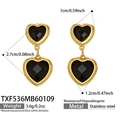 Gros plan sur les boucles d'oreilles cœur en acier inoxydable plaqué or 18k et pierre noire - Boucles d'Oreilles Cœur (TXF536) / 2.7x1.2cm / Noir