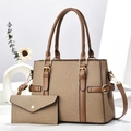 Set borsa a mano beige intrecciata e pochette busta con dettagli in similpelle marrone - Cachi Scuro
