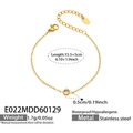 Dettaglio di un bracciale a catena placcato oro 18k con zircone da 0,5cm e chiusura a moschettone - 15+5cm / Oro
