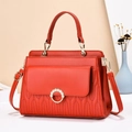 Red quilted leather handbag with pearl gold clasp and detachable shoulder strap - Length 27cm Width 10cm Height 18cm / Red
