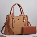 Détail du sac fourre-tout marron patchwork et portefeuille avec texture tissée - Kaki