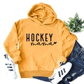 Détail du sweat à capuche Hockey Mama jaune vif avec imprimé cœur sur fond blanc - S / Jaune