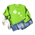 Mise à plat de sweat vert avec imprimé tortues de mer, short en jean et baskets blanches - S / Vert Fluorescent (Police Blanche)