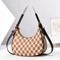 Bolso de media luna chic a cuadros con estampados de corazones y correa ajustable - café