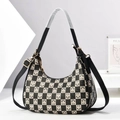 Bolso hobo de media luna a cuadros de moda con diseño en contraste y correa ajustable - Negro