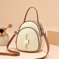 Elegante beige en bruine mini rugzak met gouden kattenhanger en verstelbare riem - Wit