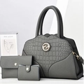 Ensemble de sacs à main gris 3 pièces avec texture pierre et logo doré élégant - Ensemble trois pièces / Gris