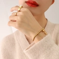 Bracciale a sfere in acciaio al titanio dorato con ciondolo Fu, campanello e anelli - Bracciale Elastico Fu Blessing Gourd (E128)
