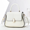 Sac à main blanc en simili cuir gaufré crocodile avec boucle dorée et bandoulière - Blanc