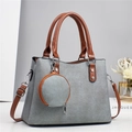 Sac cabas gris texturé avec lanières en cuir marron et pendentif porte-monnaie rond - Sac À Main Et Pochette Ronde / Gris