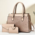 Ensemble de trois sacs à main beiges avec texture crocodile et détails dorés - Kaki