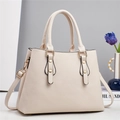 Sac à main minimaliste ivoire multicouche avec texture litchi et détails dorés élégants - Blanc Cassé