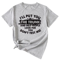 Détail d'un t-shirt gris chiné avec slogan noir et nœud décoratif sur le bas du vêtement - Gris clair