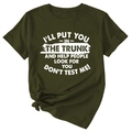 Détail d'un t-shirt vert armée à manches courtes avec lettrage blanc en coton doux - Vert Militaire