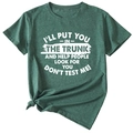 Vue détaillée du t-shirt vert foncé avec imprimé graphique et nœud sur l'ourlet latéral - Vert Vintage