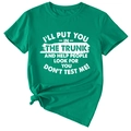 Détail d'un t-shirt en coton vert vif avec slogan imprimé et nœud élégant à l'ourlet - Vert Foncé