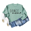 Sweat-shirt vert sauge pour femme avec imprimé DANCE mom, jean et baskets blanches - S / Vert Clair (Texte Noir)