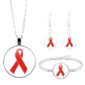 Vue détaillée de la parure argentée avec motif ruban rouge sur collier et boucles d'oreilles - Style Ruban Rouge de Sensibilisation (XSWX4283-5)