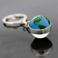 Vue détaillée du porte-clés globe terrestre avec carte du monde et anneau métallique - Terre Tech Bleu Vert (JY006262-17)