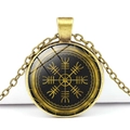 Detailansicht des Wikinger Vegvisir Kompass-Anhängers mit antiker Bronze und Glaskuppel - Wikinger Kompass Lederoptik Stil (JY006278-7)