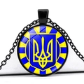 Dettaglio della collana con stemma dell'Ucraina e colori della bandiera blu e giallo - Stile Tridente Radiante (JY006289-3)