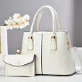 Elegante juego de bolsos blancos con relieve de cocodrilo, detalles dorados y sobre a juego - Blanco