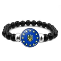 Detalle del dije del escudo de Ucrania en pulsera de cuentas negras y piezas plateadas - Estilo Tridente Estrellas UE (JY006307-12)