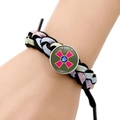 Detail van handgeweven armband met Oekraïens militair embleem en kleurrijke glitterkoorden - Krijgsmacht Logo Stijl (JY006316-5)