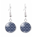 Détail des boucles d'oreilles argentées avec charms en verre oeil bleu foncé - Style Texture Ethnique Superposée (JY006330-6)
