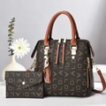 Dettaglio della borsa shopping monogramma con portafoglio coordinato e ciondolo gatto - Set da 2 pezzi (Tote + Pochette interna) / Giallo Terra