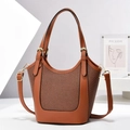 Borsa a secchiello bicolore marrone alla moda con manici superiori e tracolla regolabile - L16 P11 A21 / Giallo Terra