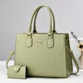 Détail du sac cabas vert clair rayé avec anneau doré et ensemble de portefeuille assorti - 31x14x23.5cm / Vert